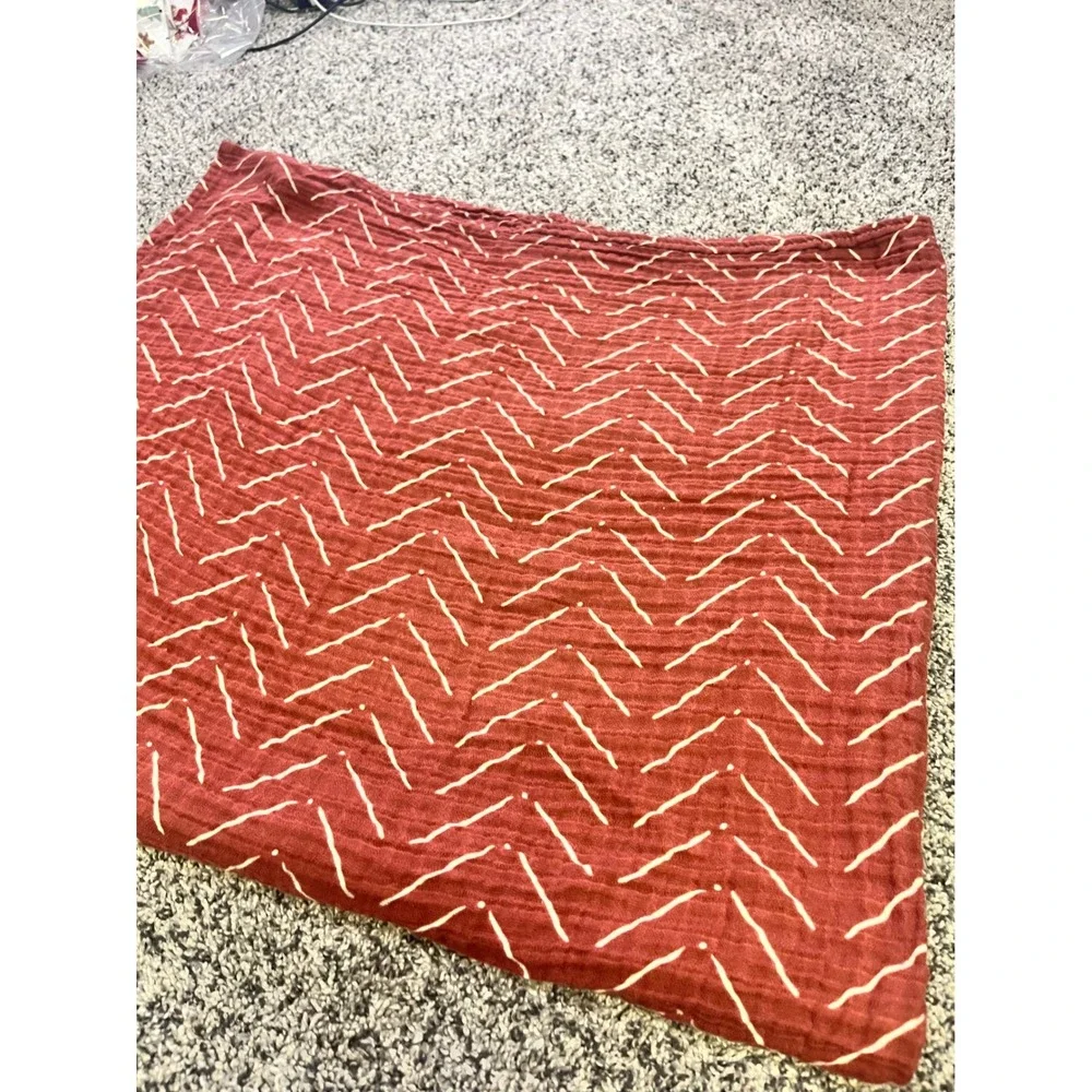 Itzy Ritzy Rust Red White Chevron Cotton Muslin Gauze Baby Swaddle Blanket Loop